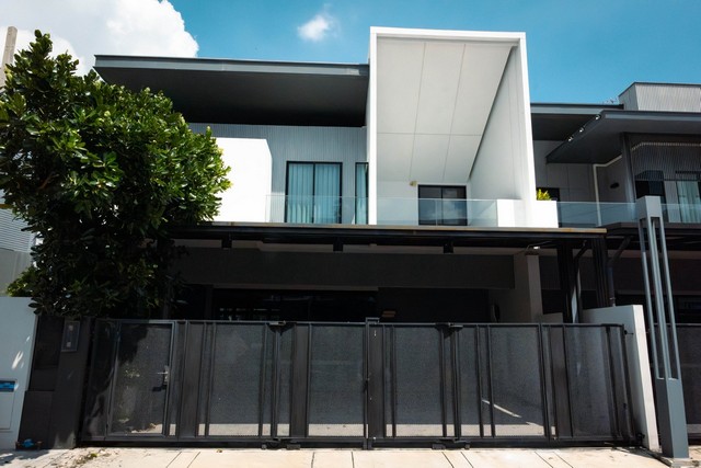 ขาย/ให้เช่า บ้านเดี่ยว Vive Bangna km.7 ที่ดิน 40 ตร.ว พื้นที่ใช้สอย 225 ตร.ม บ้านระดับ Super Luxury จาก Land&Houses พร้อมอยู่