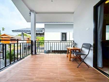 Modern-style detached house with 2 bedrooms and 2 bathrooms, located just 2.2 kilometers from
