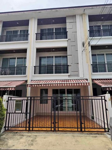 ให้เช่าทาวโฮมใกล้รถไฟฟ้าสายสีเหลือง สถานีลาดพร้าว 83 และ สถานีลาดพร้าว 101 บ้านกลางเมือง ลาดพร้าว 87ใกล้ลียบทางด่วนเอกมัย-รามอินทรา