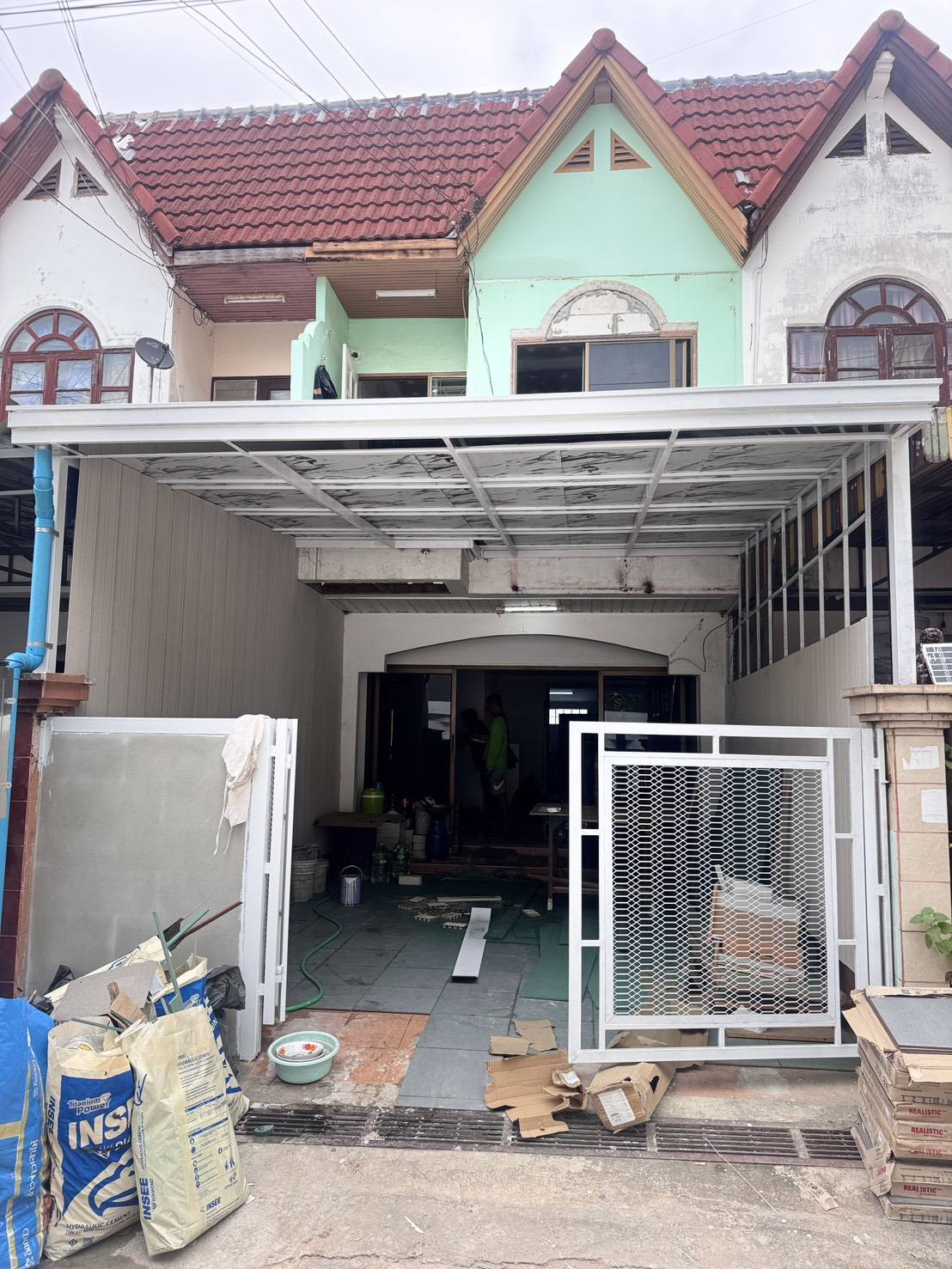 ขายบ้านทาวเฮาส์ 2 ชั้น ในทำเลทอง ทัพพระยาซอย 5 หิ้วกระเป๋าใบเดียวเข้าอยู่ได้เลย