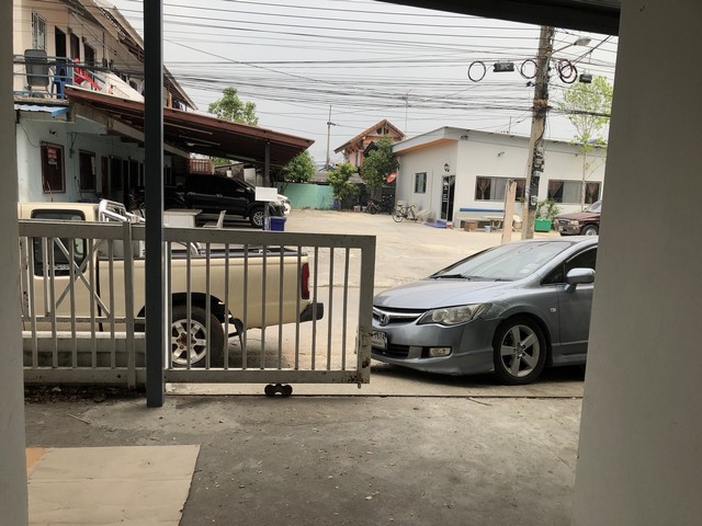 หนาวนี้ดูซื้อทรัพย์เล็งขาย ที่ดินอ.เมือง จ.ปทุม 60 วา 9ห้องชั้นเดียว พร้อมให้เช่าอยู่ แถว ม.รังสิต อ.เมือง ปทุม 2.8ลบ. 60วา