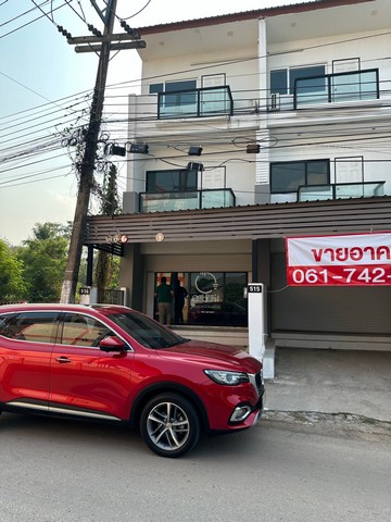 TOWNHOME ทาวน์โฮม 3 ชั้น (ห้องมุม) ขนาด 31.6 ตร.ว. (พื้นที่ใช้สอย 300 ตร.ม.) อ.เมืองเลย จ.เลย ใกล้กับ เยื้องกับโรงแรมศรีสุขเดอเลย และห่างจากโลตัสเอ็กซ์เพรส บ้านนาหนอง ประมาณ 500 ม. 2300000 บาท 3BEDROOM3Bathroom 32 SQ.WA พร้อมให้คุณเป็นเข้าจอง เลย