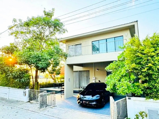 รร.จันทร์เจริญ 800 ม. บางปะกง ฉะเชิงเทรา ให้เช่าบ้านเดี่ยว 2 ชั้น 4 นอน บางนา-ตราดกม.42 หลังมุม 200 ตร.ม.50 ตร.วา.สไตล์โมเดิร์น