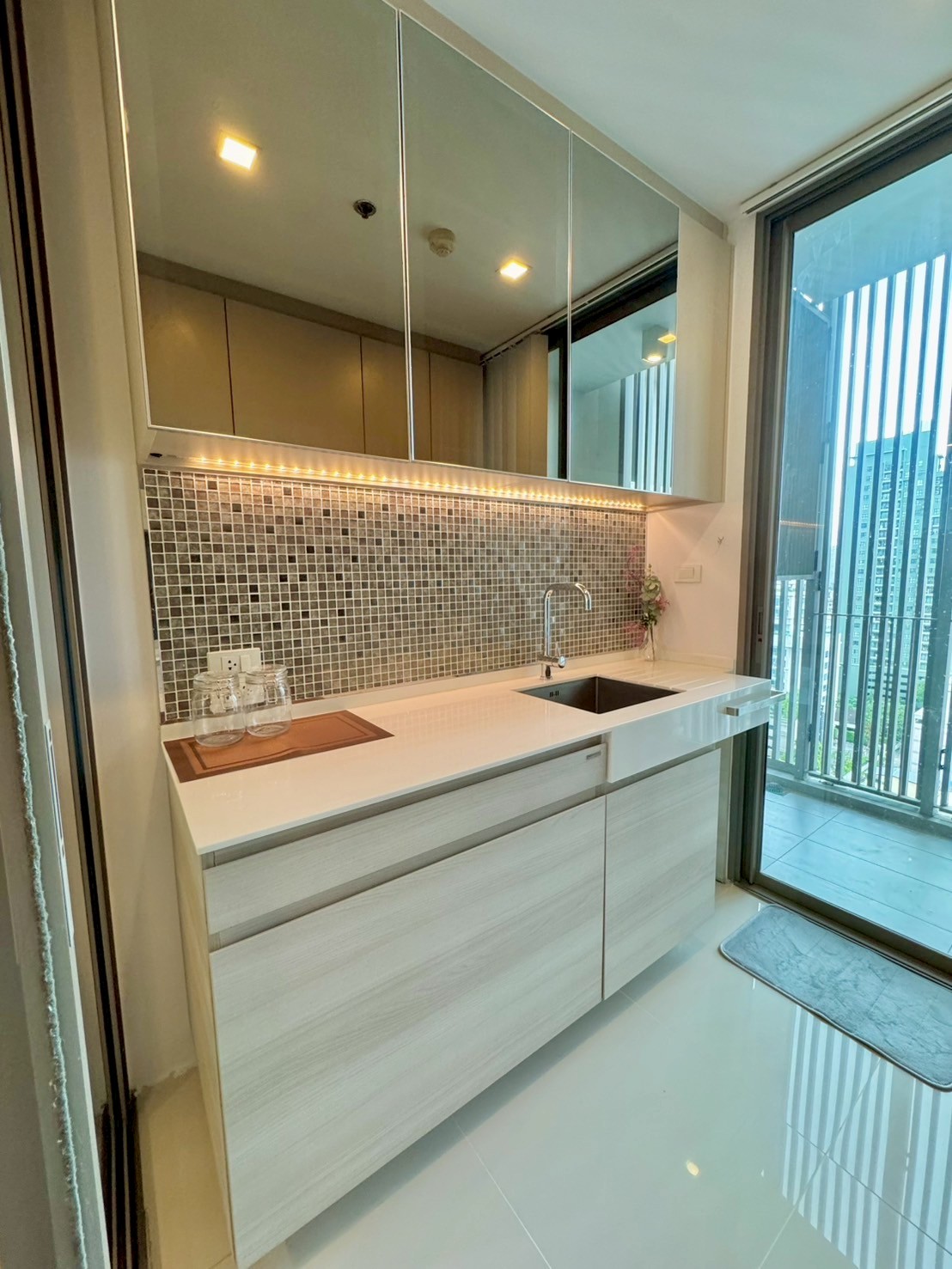 The Room Wongwian Yai quiet private 17th floor BTS Wongwian Yai