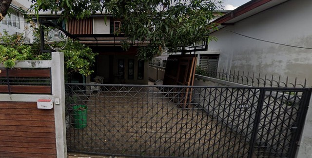 บ้าน บ้านเดี่ยว ลาดพร้าว 41 ใกล้กับ สามารถใช้ทางเข้าออกได้หลายเส้นทาง (รัชดา, ลาดพร้าว, ลาดพร้าว-วังหิน) และอยู่ห่างสถานีรถไฟฟ้าสายสีเหลือง ประมาณ 1 กม. 11000000 - 4 ห้องนอน 2 BR ขนาด = 61 SQ.WA ONE PRICE! บ้านรีโนเวทเรียบร้อยแล้ว พร้อมอยู่ ทำเลดี ใก