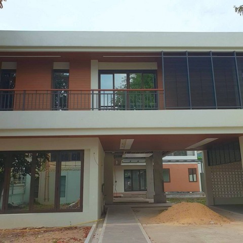 Luxury Pool Villa – อินทามระ 41 ที่ดินใหญ่ 229 ตร.ว. 5 ห้องนอน • 6 ห้องน้ำ • 6 ที่จอดรถ • สระว่ายน้ำส่วนตัว บ้านเดี่ยว 3 ชั้นดีไซน์หรู
