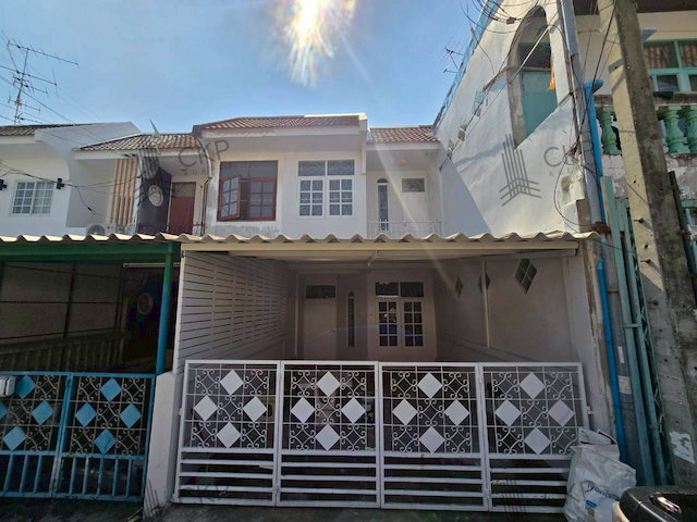 ทาวน์เฮาส์ อยู่เจริญ99 ในซ.ลาดพร้าว 41 ขนาด 18 ตร.วา บ้านรีโนเวทใหม่ ใกล้ถนนลาดพร้าว ใกล้รถไฟฟ้าสายสีเหลือง