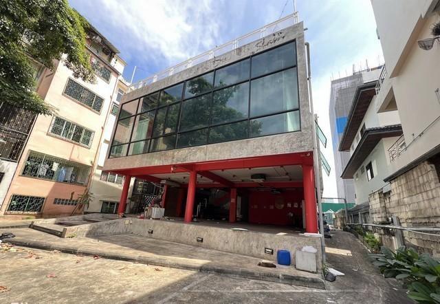 ให้เช่าอาคาร 2.5 ชั้น 900 ตร.ม.ย่านห้วยขวาง ดินแดง สุทธิสาร ใกล้ MRT ห้วยขวาง