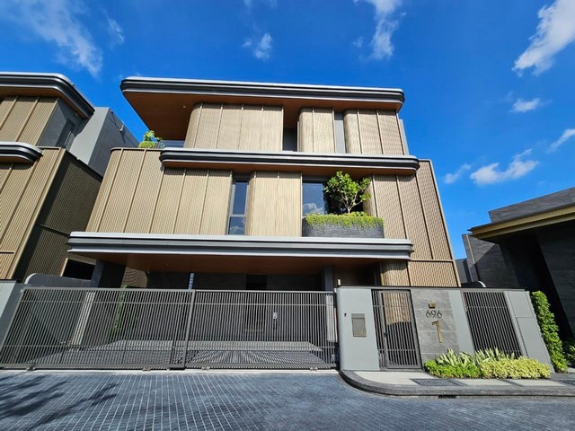 ให้เช่าบ้านเดี่ยว 3 ชั้น 4 ห้องนอน Bugaan บูก้าน พระราม9-เหม่งจ๋าย​ มีลิฟท์สระว่ายน้ำส่วนตัว วิวสวนขนาดใหญ่ เฟอร์พร้อมอยู่