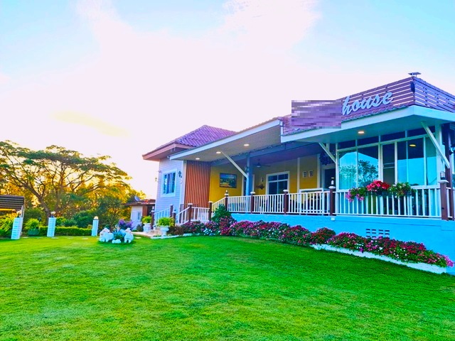 บ้านพัก เขาใหญ่-ปากช่อง วัดลำทองหลาง 1.9 กม. ทองสมบูรณ์ 7 กม.180 ตร.ม. 2 นอน 2 น้ำ บรรยากาศ เงียบสงบ ร่มรื่น วิวภูเขา ทิวทัศน์ที่ยอด