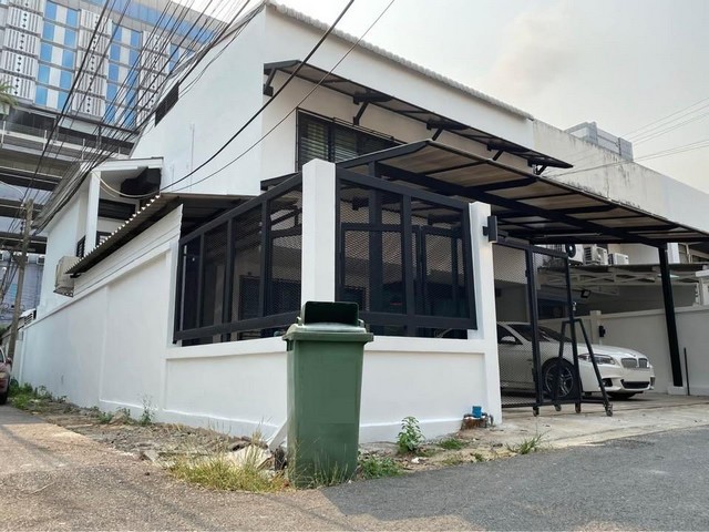 ขาย ทาวน์เฮ้าส์ 2 ชั้น ลาดพร้าว 26 ใกล้ MRTลาดพร้าวเพียง 500 เมตร เดินทางสะดวก เข้าออกได้หลายเส้นทาง