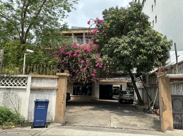 ขายบ้านพร้อมที่ดิน 251 ตรว. ทำเลศูนย์กลางกรุงเทพ ถนนทรัพย์ ย่านสุรวงศ์ สีลม สามย่าน ใกล้สามย่านมิตรทาวน์