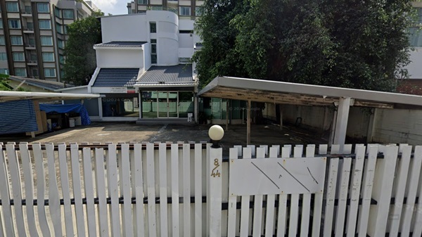 ให้เช่า เซ้ง ขาย บ้านทำสำนักงาน -ลาดพร้าว ซอย8 ทำเลทองใจกลางเมือง ใกล้ MRT โทร 090-6360022