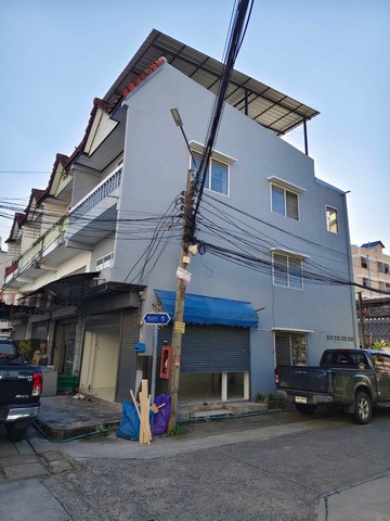 002 อาคารพาณิชย์ หลังหัวมุม ซอยเทพารักษ์ 78 โกสิน พื้นที่ 13 ตรว. 3 ชั้น