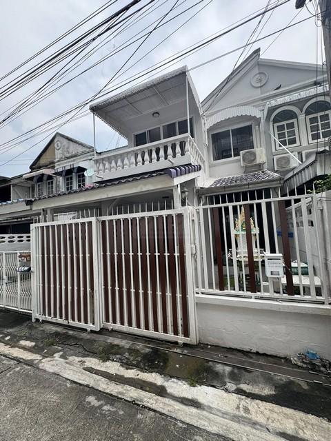 ให้เช่าทาวเฮาส์ 2 ชั้น 25 ตร.ว. ถนนสุขุมวิท 93 ซอยพึ่งมี 11 เฟอร์นิเจอร์ครบ พร้อมเข้าอยู่