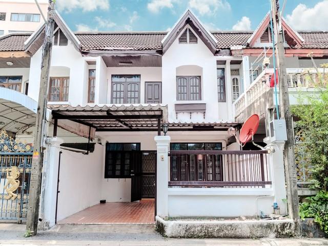ให้เช่าทาวน์โฮม 2 ชั้น 25.5 ตร.ว. ซอยประชาราษฎร์บำเพ็ญ 20 ห้วยขวาง พร้อมเฟอร์นิเจอร์