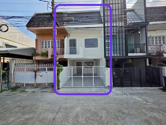 ให้เช่าทาวน์เฮาส์ 2 ชั้น 24 ตร.ว. ถนนโชคชัย 4 ซอย 55 รีโนเวทใหม่ ใกล้เซ็นทรัลอีสต์วิลล์