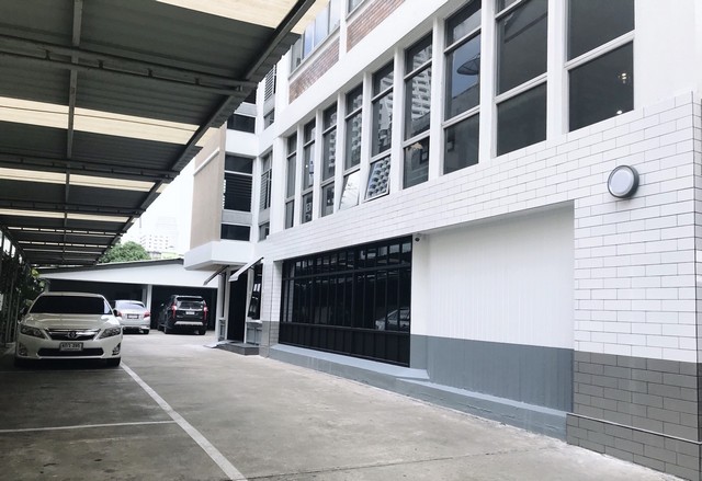 Office อาคารพลอยมิตร 0 RAI 1 งาน 0 ตร.วา 1ห้องนอน1Bathroom 31500 - พร้อมให้คุณได้จับจอง