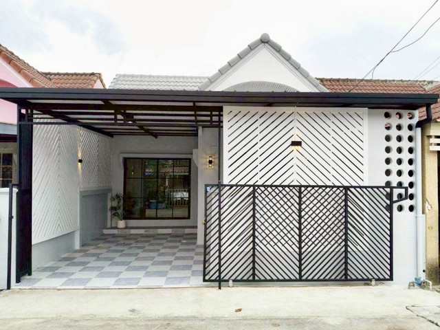 ขายบ้านชั้นเดียว หมู่บ้านนันทวัน5 เลียบวารี11 หนองจอก 26.8 ตรว 3 นอน 2 น้ำ บ้านพร้อมอยู่ แถมเฟอร์ ใกล้ตลา บิ๊กซี ฟรีโอน