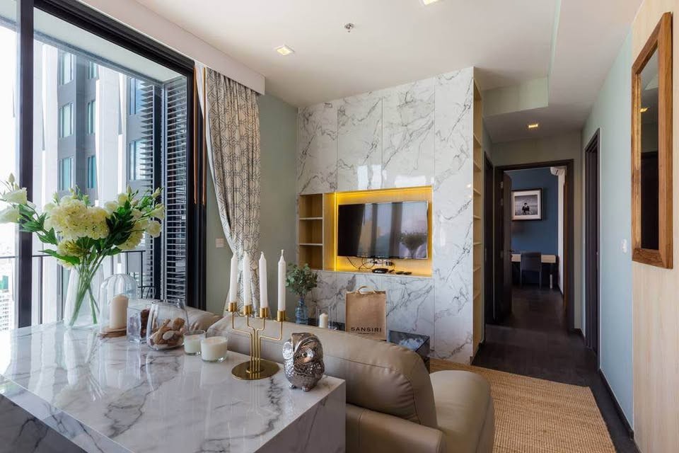 Edge Sukhumvit 23 Spacious Private Convenient 30th Floor BTS Asoke