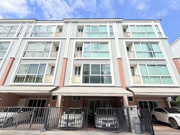 ขายทาวน์โฮม โคเต้ เมซอง พระราม 3 Cote Maison 22.8 ตรว. พร้อมอยู่ หน้ากว้าง 6.5 เมตร โซนคลับเฮ้าส์