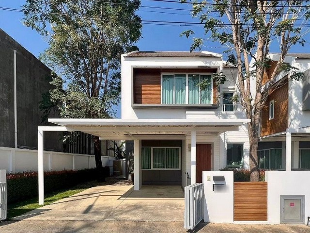 ให้เช่าบ้าน 2 ชั้น แปลงมุม บ้านโปร่ง โล่ง สบาย โครงการ มาลาดา แม่ริม