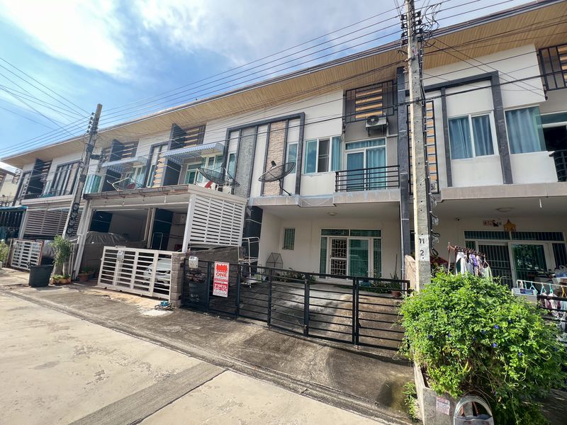 กัสโต้ บางนา-สุวรรณภูมิ ทาวน์โฮม 88/72 ซอย 1 ตำบลศรีษะจรเข้ใหญ่ อำเภอบางเสาธง จังหวัดชลบุรี
