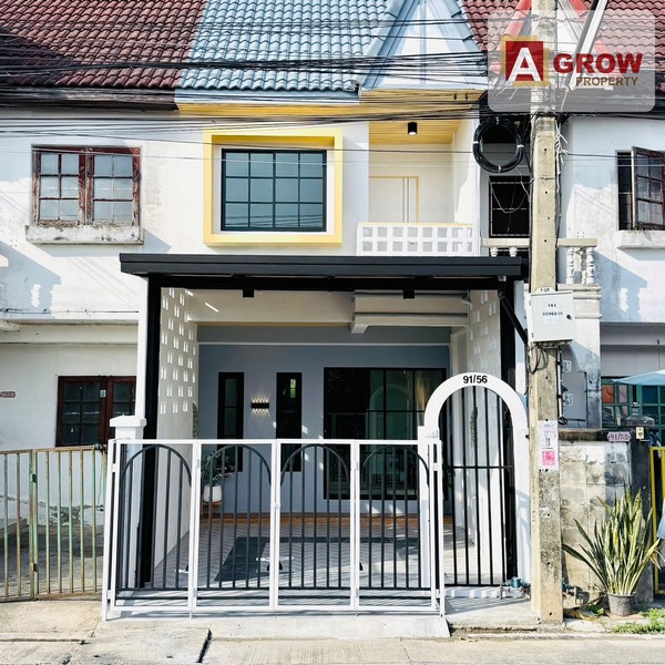 หมู่บ้านสินทอง ร่มเกล้า 28 เส้นเมน มีหน้าต่างครัวหลังบ้านโล่ง หน้าบ้านไม่ชนใคร ตกแต่งครบ พร้อมอยู่