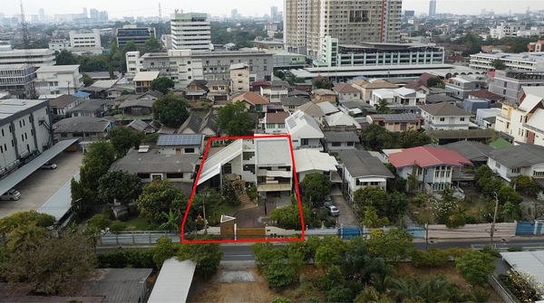ขายที่ดินพร้อมสิ่งปลูกสร้าง ทำเลดี ซอยกรุงเทพ-นนท์44 เนื้อที่กว่า 307 ตร.ว ใกล้MRTบางซ่อน MRTวงค์สว่าง