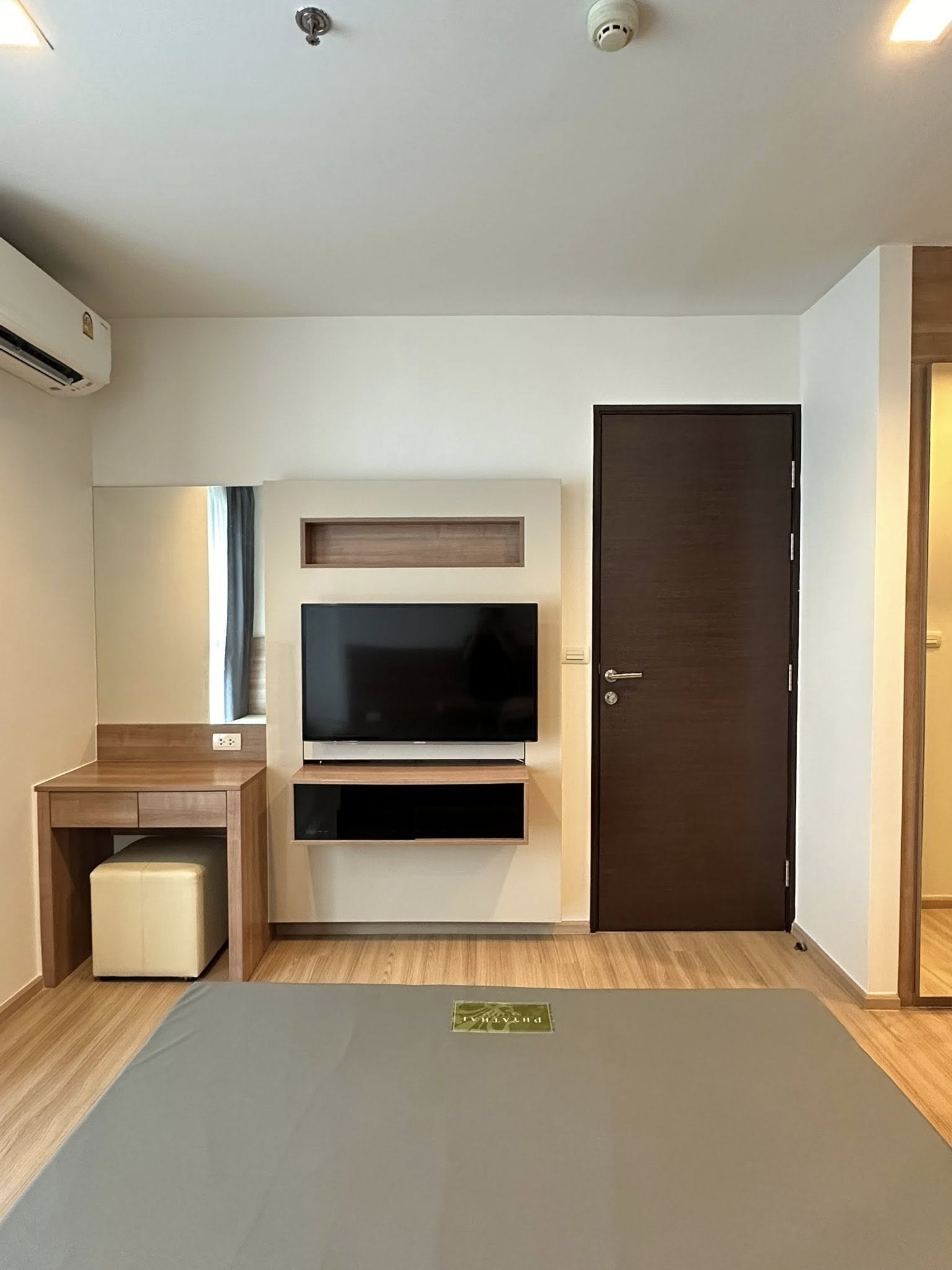 Rhythm Sathorn Safe Comfortable Private 4th Floor BTS Saphan Taksin