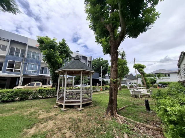 ให้เช่า ทาวน์โฮม3ชั้น 25ตรว.โครงการกรีนิช ติดถนนใหญ่ ถนนรามอินทรา กม.12 ใกล้แม็คโคร ใกล้รถไฟฟ้า