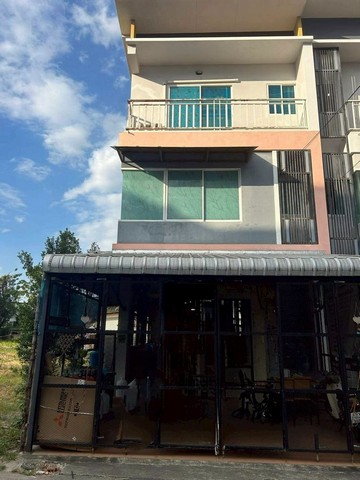 ขายด่วน 5 ล้าน ทาวน์โฮม 3 ชั้น จกลางเมืองเชียงใหม่ เจ็ดยอด
