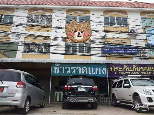 ขายอาคารพาณิชย์ 3 ชั้น ริมถนนสุขุมวิท กม.5 สัตหีบ – ทำเลทอง ใกล้ราชนาวี ราคาเพียง 4.9 ล้าน