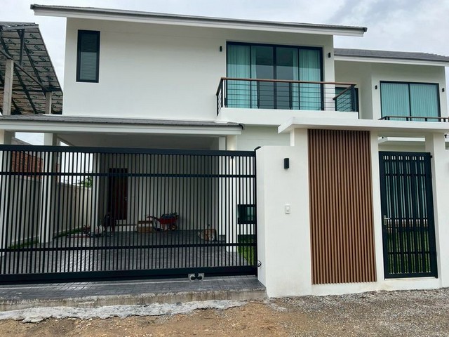 บ้านสร้างใหม่ 2 ชั้น สไตล์โมเดิร์น เฟอร์นิเจอร์บิ้วอิน แม่เหียะ