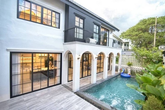 บ้านพูลวิลล่า รีโนเวทใหม่ สไตล์ English cottagestyle แม่เหียะ