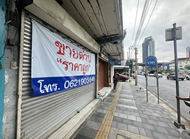 ขายตึกแถวทำเลทอง ติดถนนพระราม 4 MRT หัวลำโพง ขนาดที่ดิน: 24 ตร.ว. มี 4 ชั้น