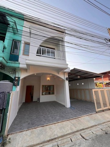 ทาวน์โฮม 2 ชั้น รีโนเวทใหม่ เงียบสงบมาก วัดเกต