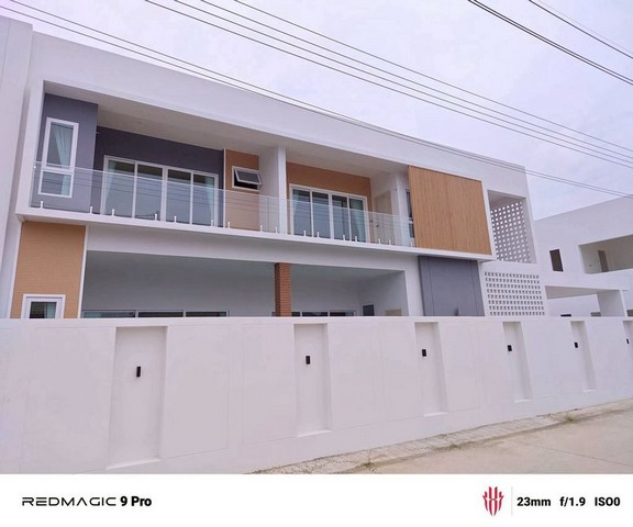 บ้านหรู 2 ชั้น สไตล์โมเดิร์น ฟังก์ชันครบ สระเกลือส่วนตัว สันผักหวาน