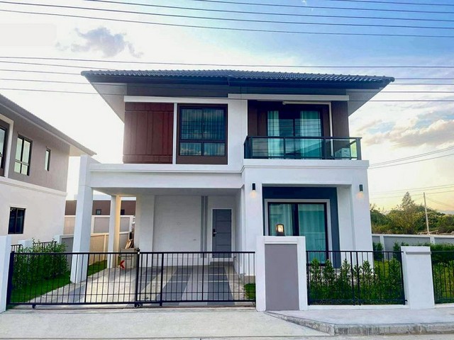 บ้าน 2 ชั้น สไตล์โมเดิร์น พื้นที่กว้าง วิวรอบทิศ เฟอร์นิเจอร์ครบ หางดง
