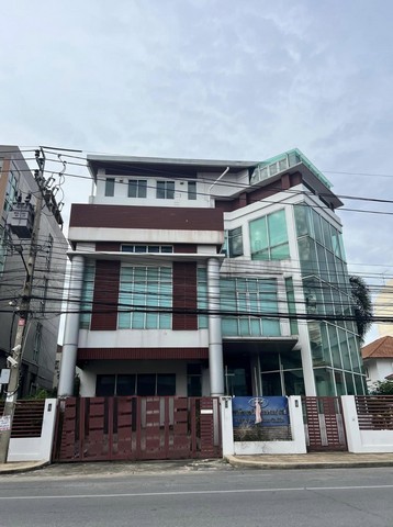 ให้เช่าโฮมออฟฟิศ 4 ชั้น 1,000 ตาราเมตร แอร์กว่า20 ตัวรองรับพนักงาน 150 คน ติดถนนเมนบางใหญ่ซิตี้