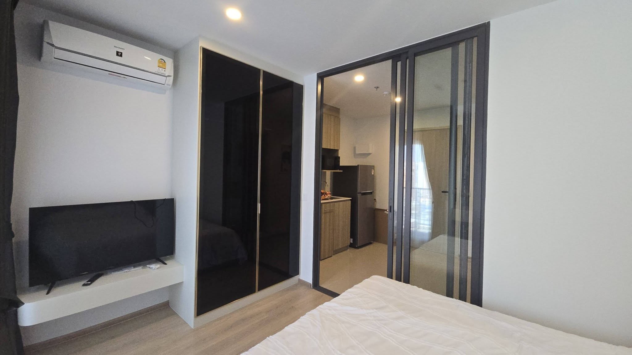 Life Rama 4 Asoke Comfortable Convenient Clean 24th Floor MRT Klong Toei