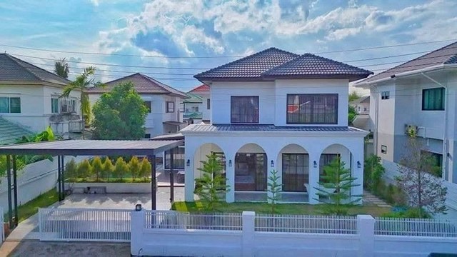 บ้านเดี่ยว 2 ชั้น สไตล์ โมเดิร์น เมดิเตอร์เรเนียน กรีนวัลเล่ย์ แม่ริม