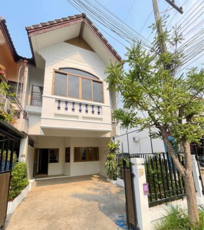 ทาวน์โฮม 2 ชั้น ในโครงการชัยพฤกษ์ ใกล้สี่แยกหนองหอย รีโนเวทใหม่ บ้านหลังมุม พื้นที่กว้างขวาง