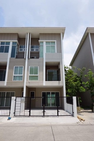 ขายทาวน์โฮมสร้างใหม่ 3ชั้น โครงการ Six Nature Ramintra 109 (ซ.พระยาสุเรนทร์ 24) เนื้อที่ 22 ตรว.