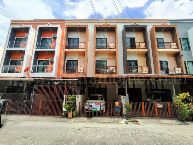 ทาวน์เฮ้าส์ 3 ชั้น หมู่บ้านไพโรจน์ โครงการ 5 บางนา ราคาถูกมาก