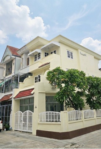รหัสC7139 ให้เช่าทาวน์โฮม 3ชั้น ย่านลาดพร้าวโชคชัย 4 บ้านหลังมุม เหมาะทำโฮมออฟฟิศและพักอาศัย