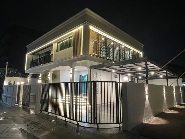 HS 1933 ขายบ้านเดี่ยวหลังมุม 66 ตรว. สไตล์ Modern Craftmanship นวมินทร์ 127 พร้อม Double Volume สูง 6 เมตร จอดรถ 6 คัน
