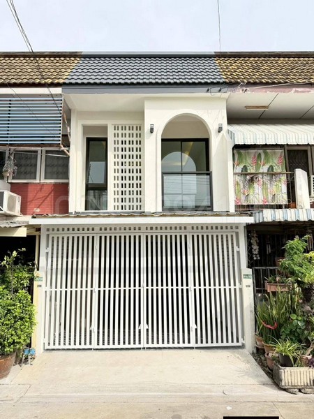 ขายทาวน์เฮ้าส์ 2 ชั้น ซอยเสนานิคม 1 ขนาด 19.6 ตรว 2นอน 2น้ำ บ้านหันทิศตะวันตก ใกล้ห้างเมเจอร์รัชโยธิน