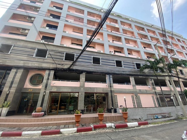 ขายอาคาร 9 ชั้นขนาดใหญ่ 7,894 ตรม. แบ่งเป็นโรงแรมและอพาร์ตเมนต์ 84 ห้องพัก แอร์ทุกห้อง ลิฟท์ 2 ตัว ลาดพร้าว 140 ใกล้ MRT เดอะมอลล์บางกะปิ