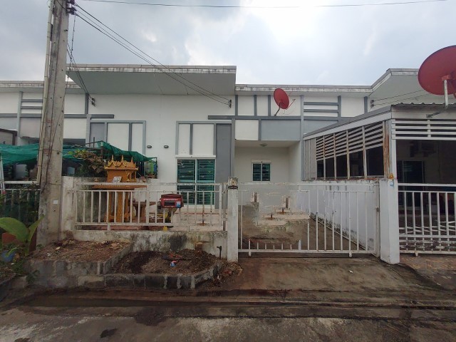 บ้าน ขายบ้าน 2 หลัง ร้านค้า พร้อมที่ดิน 3-2-78.1 ไร่ (ติดถนนใหญ่) ต.วอแก้ว อ.ห้างฉัตร จ.ลำปาง ราคา 3.5 ล้านบาท พื้นที่ = 1478 ตาราง.วา 5 นอน ใกล้กับ ท่าอากาศยานลำปาง 23 กม. ราคาถูก เป็นบ้านสวนพร้อมที่ดินขนาดพอเหมาะ ที่ราคาไม่แพง ติดถนนใหญ่ มีระบบสาธ 2